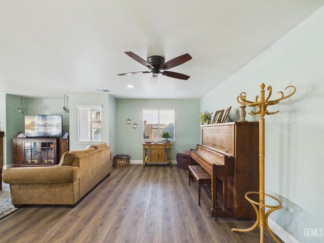 12000 Stonington Street, Bakersfield, CA 93312