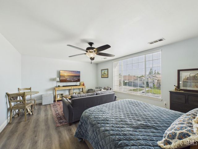 12000 Stonington Street, Bakersfield, CA 93312