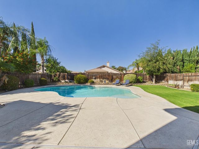 12000 Stonington Street, Bakersfield, CA 93312