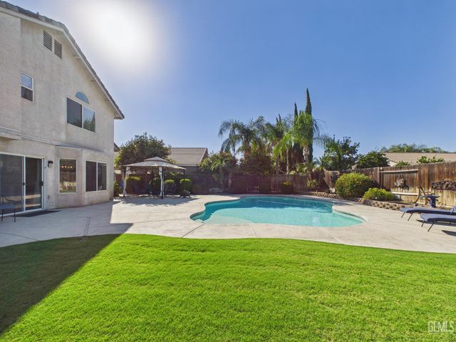 12000 Stonington Street, Bakersfield, CA 93312
