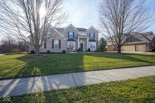 3905 Heathfield Court, Zionsville, IN 46077