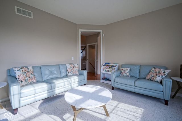 3905 Heathfield Court, Zionsville, IN 46077