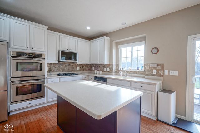 3905 Heathfield Court, Zionsville, IN 46077