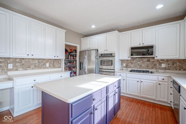 3905 Heathfield Court, Zionsville, IN 46077