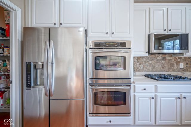 3905 Heathfield Court, Zionsville, IN 46077