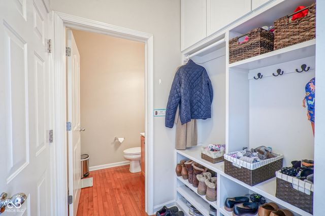 3905 Heathfield Court, Zionsville, IN 46077