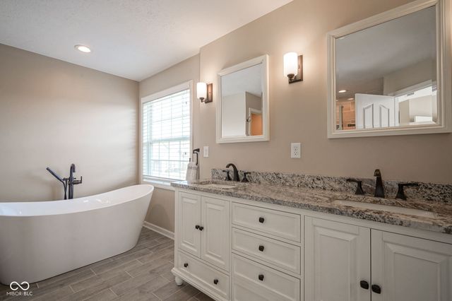 3905 Heathfield Court, Zionsville, IN 46077