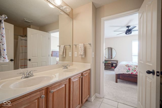 3905 Heathfield Court, Zionsville, IN 46077