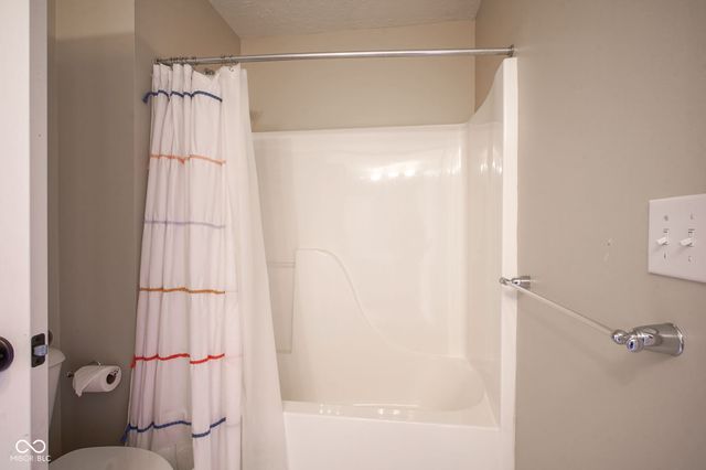 3905 Heathfield Court, Zionsville, IN 46077