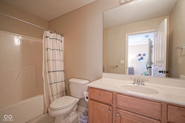 3905 Heathfield Court, Zionsville, IN 46077