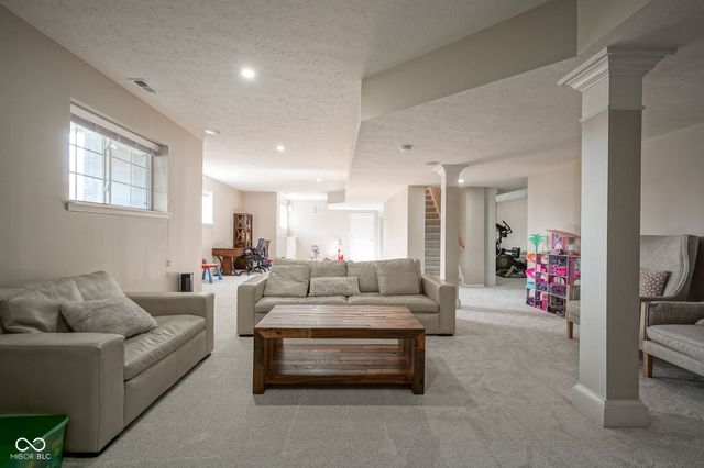 3905 Heathfield Court, Zionsville, IN 46077