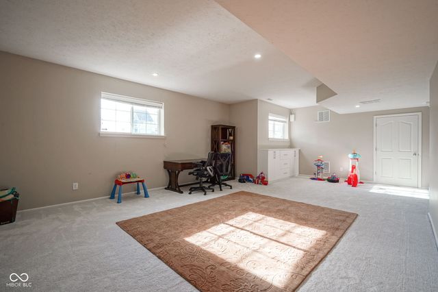 3905 Heathfield Court, Zionsville, IN 46077