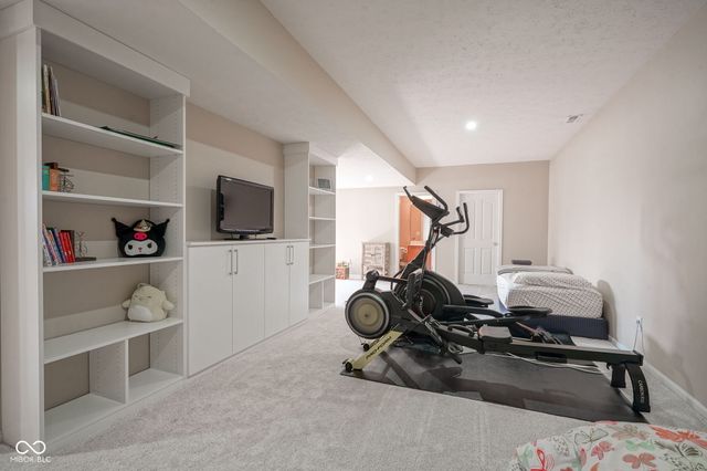 3905 Heathfield Court, Zionsville, IN 46077