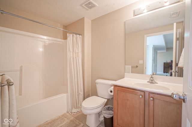 3905 Heathfield Court, Zionsville, IN 46077