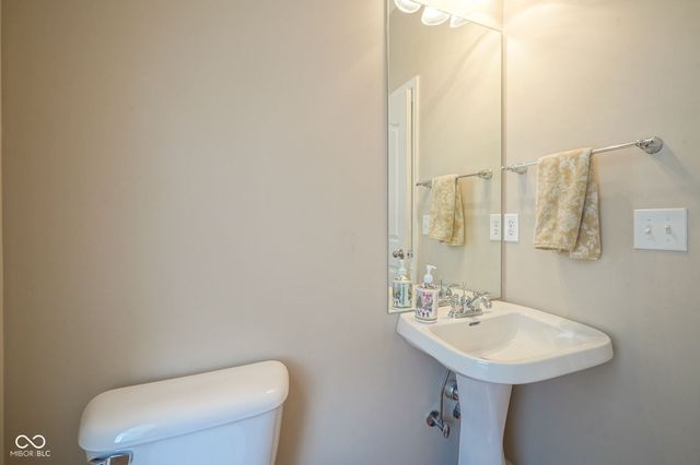 3905 Heathfield Court, Zionsville, IN 46077