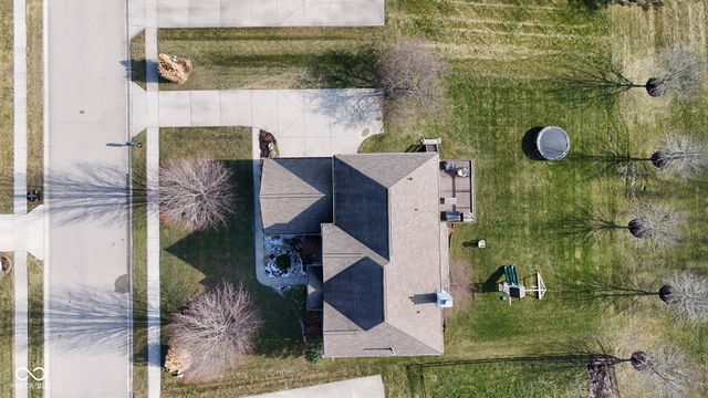 3905 Heathfield Court, Zionsville, IN 46077