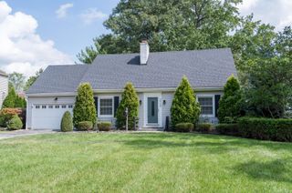 2568 Westmont Boulevard, Upper Arlington, OH 43221