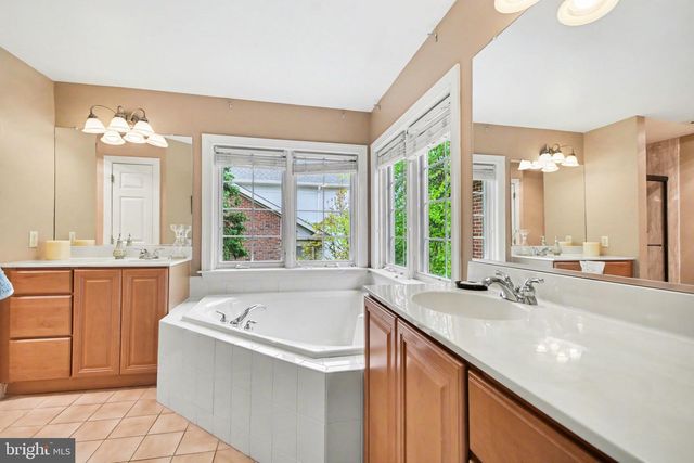 417 VINEYARD LN, Downingtown, PA 19335