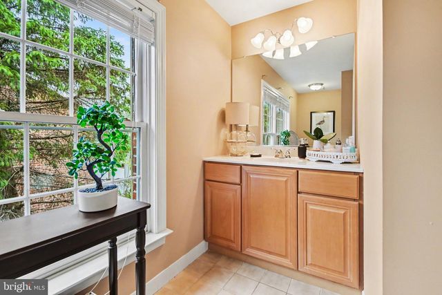 417 VINEYARD LN, Downingtown, PA 19335