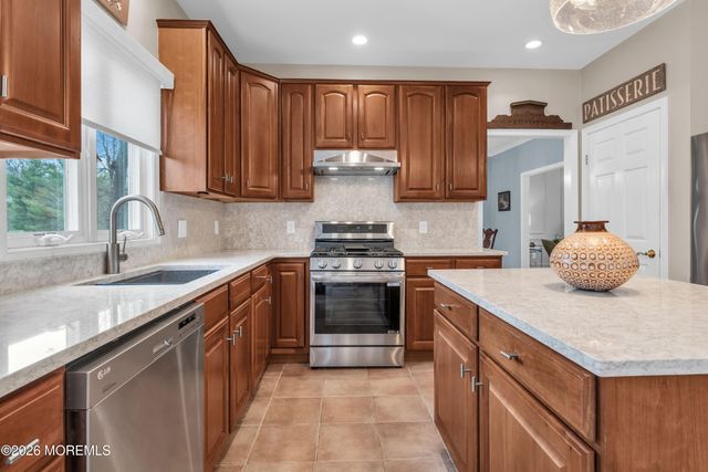 61 Lions Court, Freehold, NJ 07728