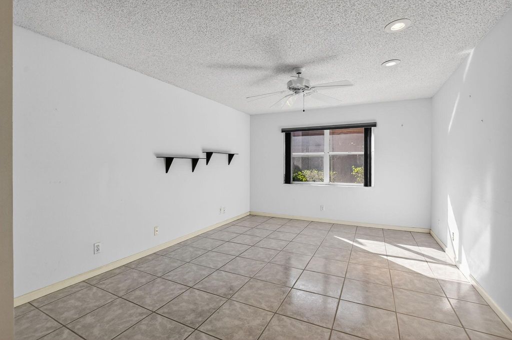 Image 15 of property listing at 6185 NW 77 Place, Parkland, FL 33067