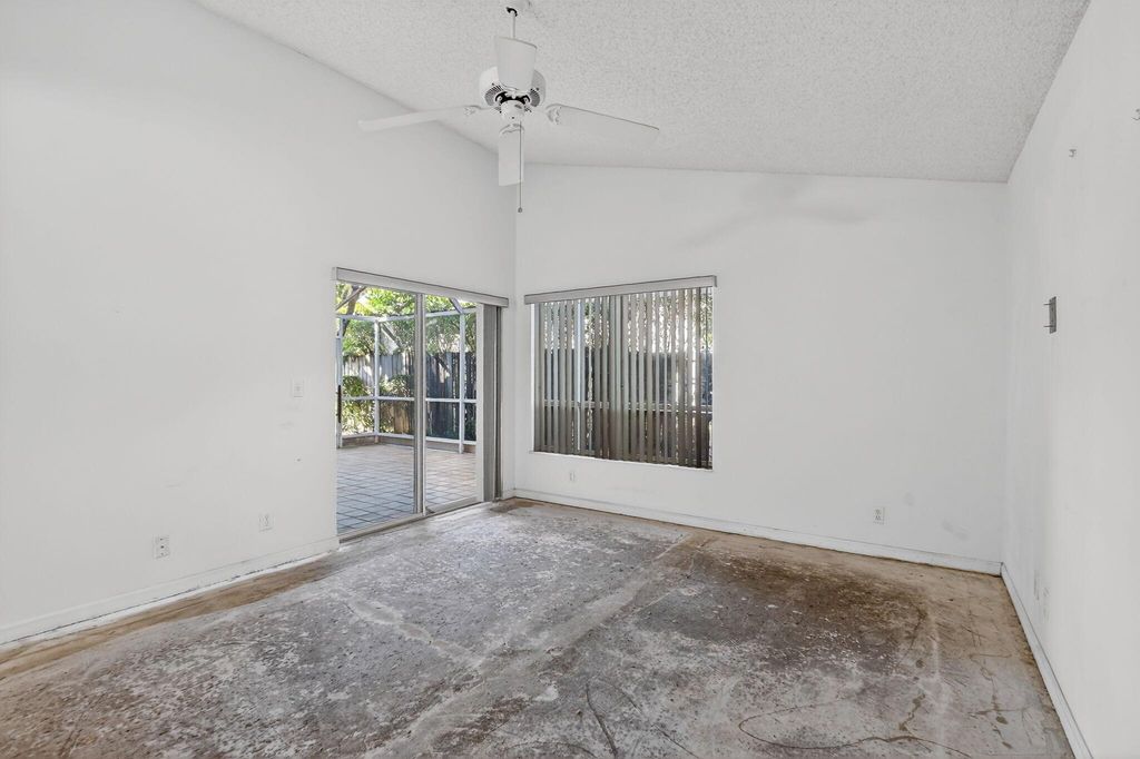 Image 17 of property listing at 6185 NW 77 Place, Parkland, FL 33067