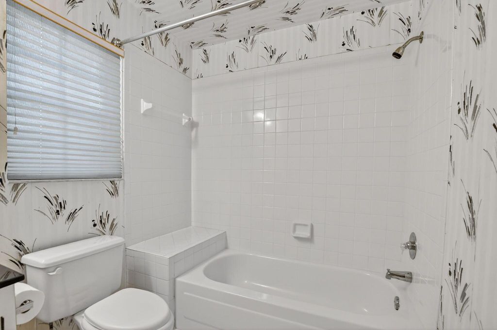 Image 24 of property listing at 6185 NW 77 Place, Parkland, FL 33067