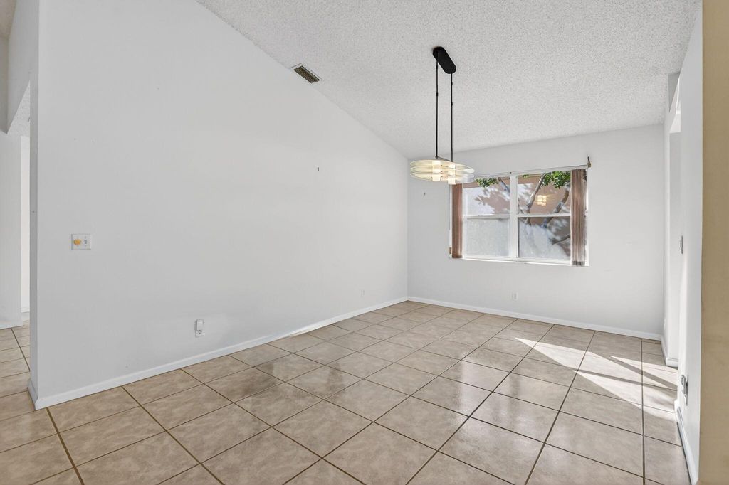 Image 8 of property listing at 6185 NW 77 Place, Parkland, FL 33067