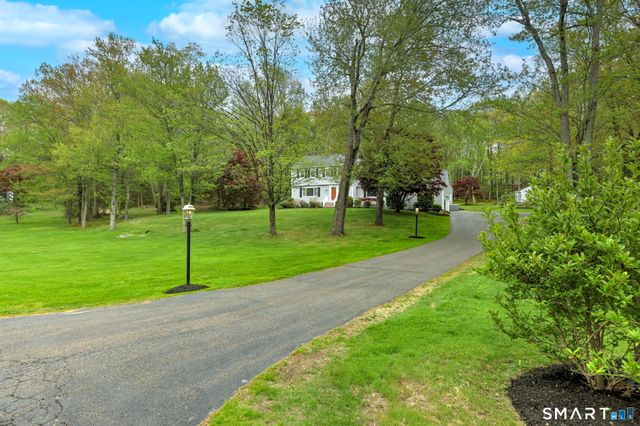 41 Tuttle Court, Bethany, CT 06524