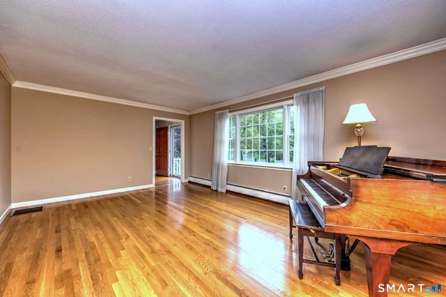 41 Tuttle Court, Bethany, CT 06524
