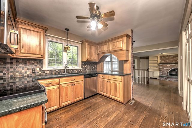 41 Tuttle Court, Bethany, CT 06524