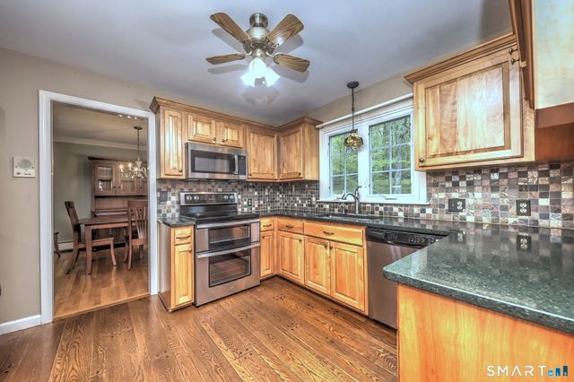 41 Tuttle Court, Bethany, CT 06524