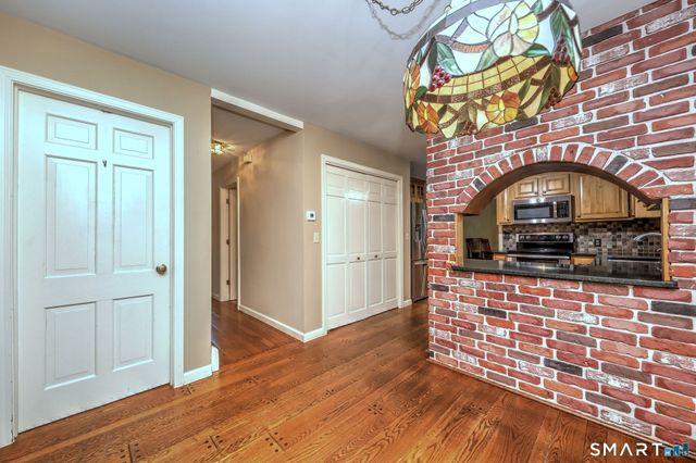 41 Tuttle Court, Bethany, CT 06524
