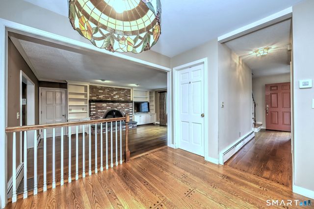 41 Tuttle Court, Bethany, CT 06524