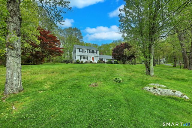 41 Tuttle Court, Bethany, CT 06524