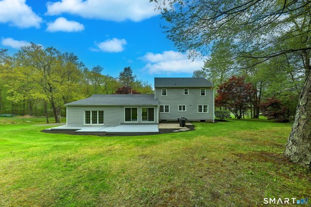 41 Tuttle Court, Bethany, CT 06524