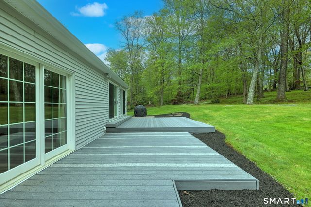 41 Tuttle Court, Bethany, CT 06524