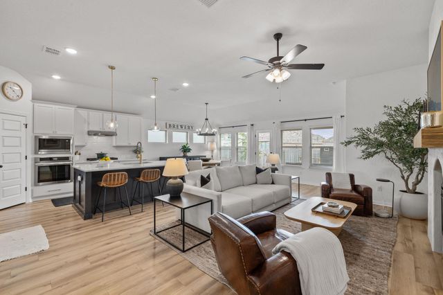 330 Bay Breeze DR, Kyle, TX 78640