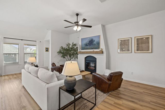 330 Bay Breeze DR, Kyle, TX 78640