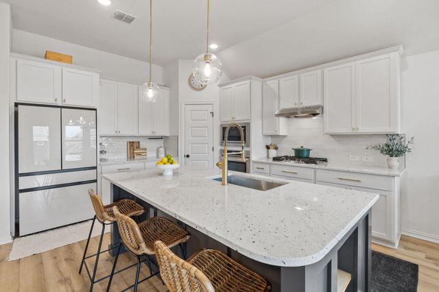 330 Bay Breeze DR, Kyle, TX 78640