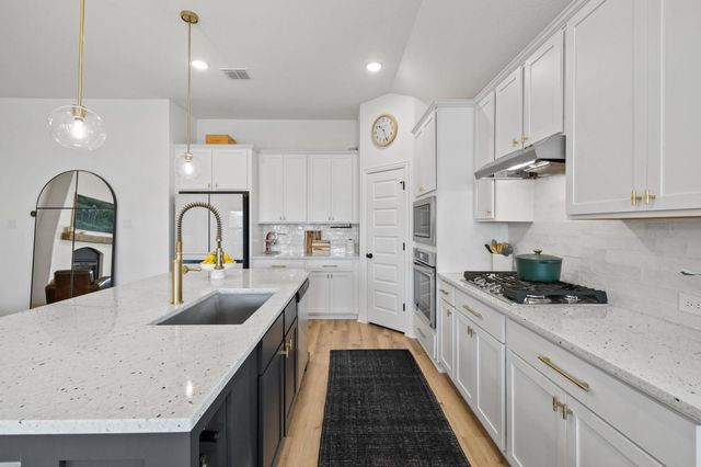 330 Bay Breeze DR, Kyle, TX 78640