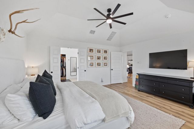 330 Bay Breeze DR, Kyle, TX 78640