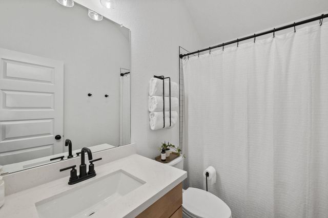 330 Bay Breeze DR, Kyle, TX 78640