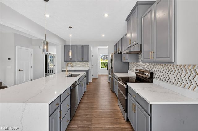 5454 Schueller Boulevard, Sheffield Lake, OH 44054