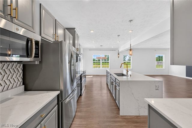 5454 Schueller Boulevard, Sheffield Lake, OH 44054