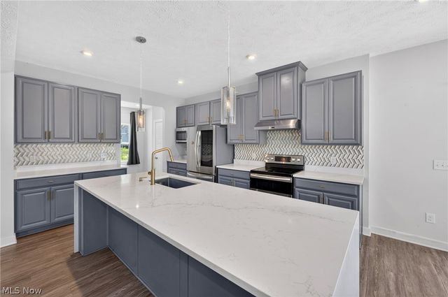 5454 Schueller Boulevard, Sheffield Lake, OH 44054