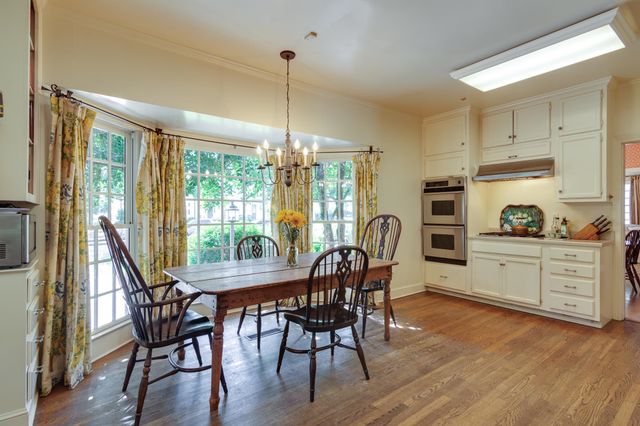 353 WILLIAMSBURG LN, Memphis, TN 38117