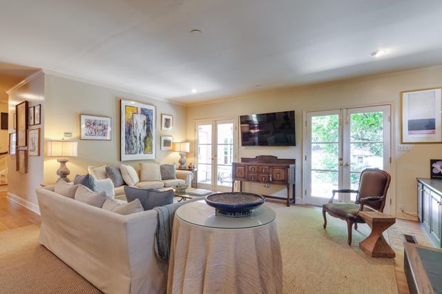 353 WILLIAMSBURG LN, Memphis, TN 38117