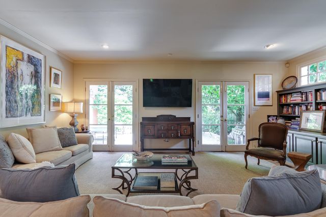 353 WILLIAMSBURG LN, Memphis, TN 38117