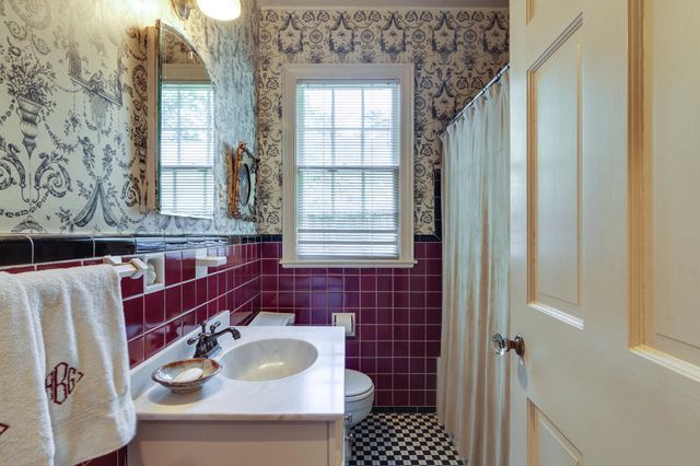 353 WILLIAMSBURG LN, Memphis, TN 38117